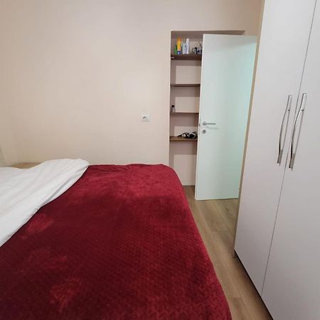Ajla Komuna Apartament Apartman Tirana Kültér fotó