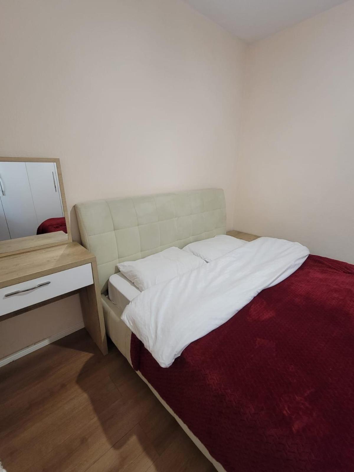 Ajla Komuna Apartament Apartman Tirana Kültér fotó